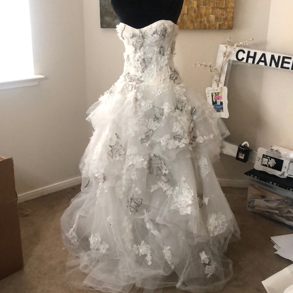 Monique Lhuillier Dress